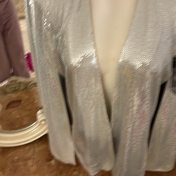 Metal. Cape Blazer for parties Can be dress up on top of the dress or by itself - Picture 2 of 9